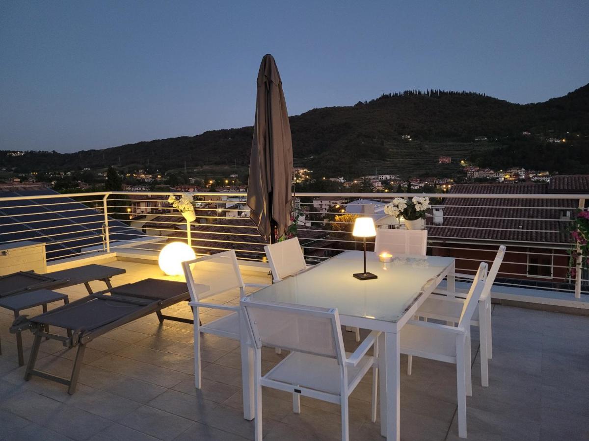 Garda View - Nuovo Appartamento Con Solarium Vista Lago Экстерьер фото