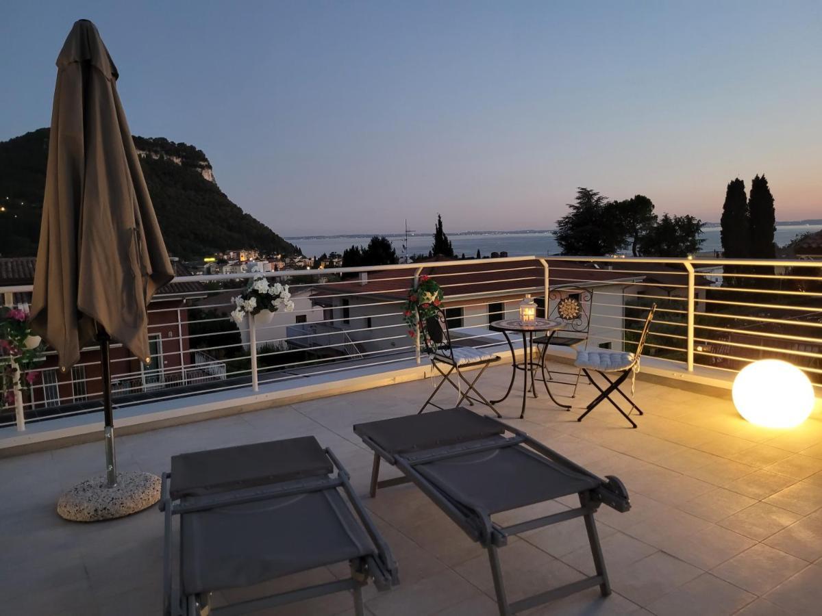 Garda View - Nuovo Appartamento Con Solarium Vista Lago Экстерьер фото